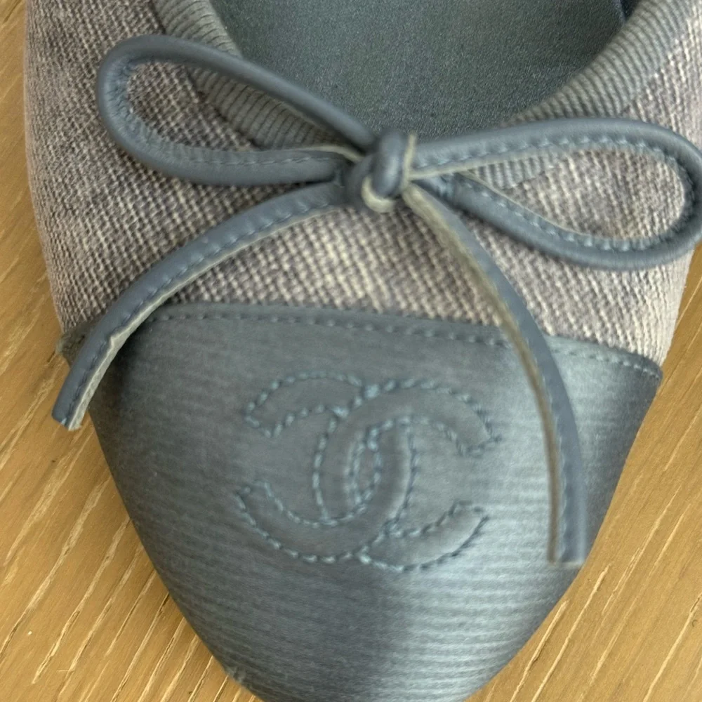 CHANEL Blue and Gray Flats - Picture 6 of 8
